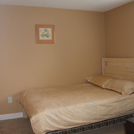 Quiet And Comfortable Homestay Oakville Esterno foto